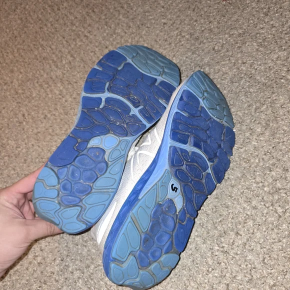 Women's New Balance White and Blue Running Athletic Shoes Size 9.5 - Picture 7 of 7